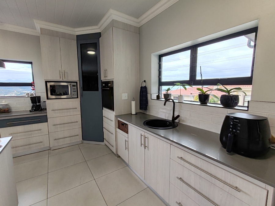 3 Bedroom Property for Sale in Avonddans Western Cape